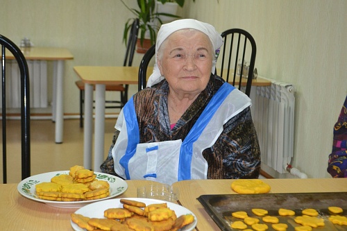 Пациенты отделения милосердия сажают огород, поют и заводят романы
