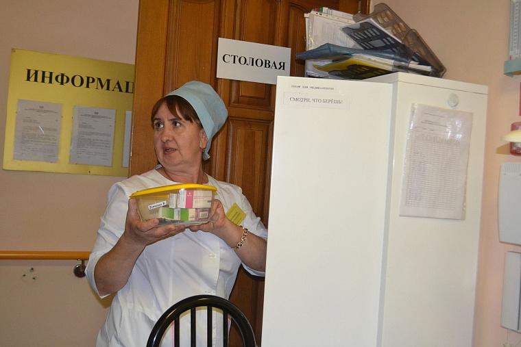 Пациенты отделения милосердия сажают огород, поют и заводят романы