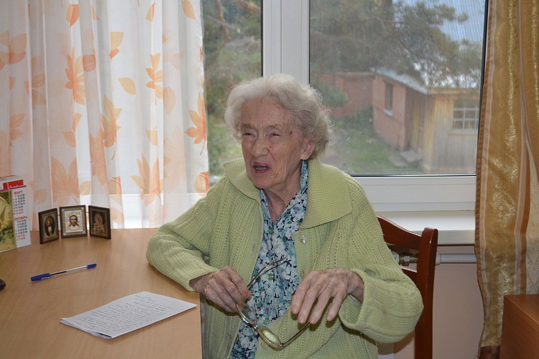 Пациенты отделения милосердия сажают огород, поют и заводят романы