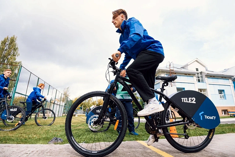 Оператор мобильной связи Tele2 подарил спортивные велосипеды Тюменскому государственному университету