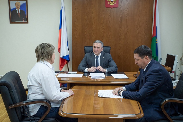 Александр Моор на личной встрече помог жителям Тюменского региона решить важные вопросы