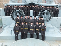 Александр Моор поздравил экипаж сторожевого корабля "Ладный" с Днем корабля