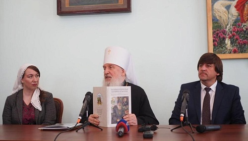 Владыка Димитрий поблагодарил Александра Моора за поддержку развития духовности в регионе