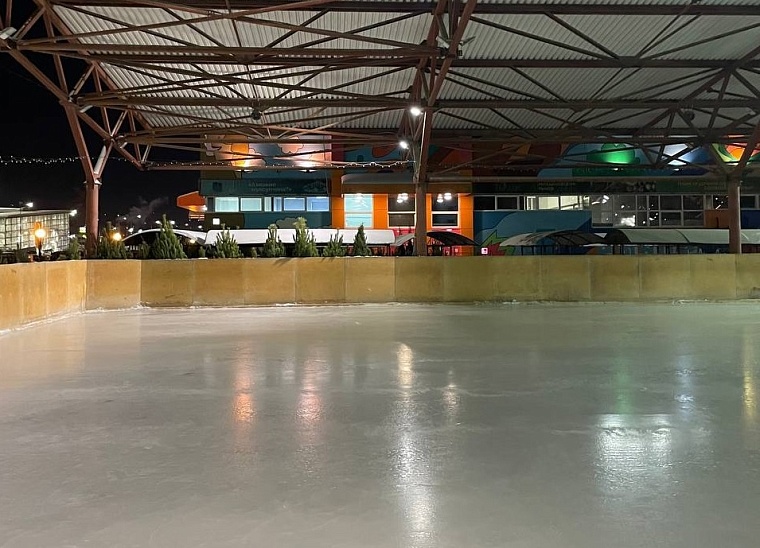 Каток на рынке 