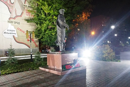 В Тюмени у памятника Федюнинскому появилась подсветка