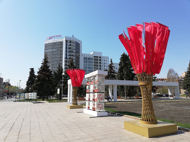 Ко Дню Победы в Тюмени появятся объемные гвоздики и журавли