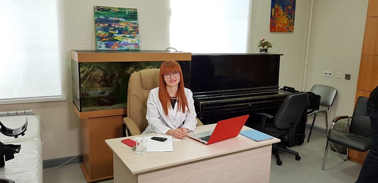 Тюменские врачи спасли жизнь пожилой женщины на борту самолета