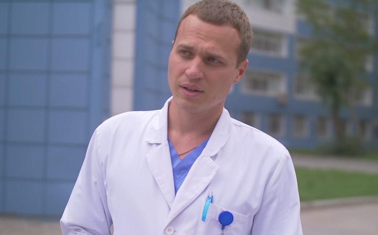 Тюменские врачи спасли жизнь пожилой женщины на борту самолета