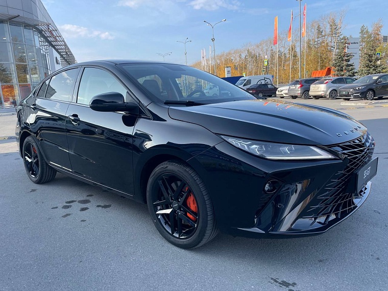 В «Автоград» поступил новый седан OMODA S5 GT