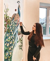 Роскошь в квартире: как молодые художницы развивают роспись стен в Тюмени