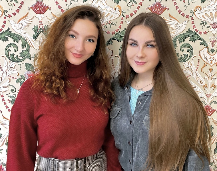 Роскошь в квартире: как молодые художницы развивают роспись стен в Тюмени