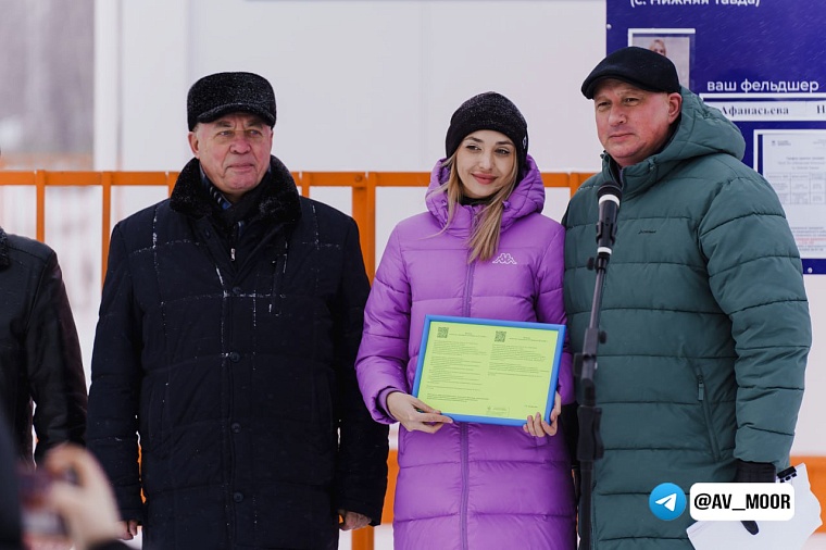 Александр Моор рассказал об условиях для медицинских работников, созданных в тюменском селе