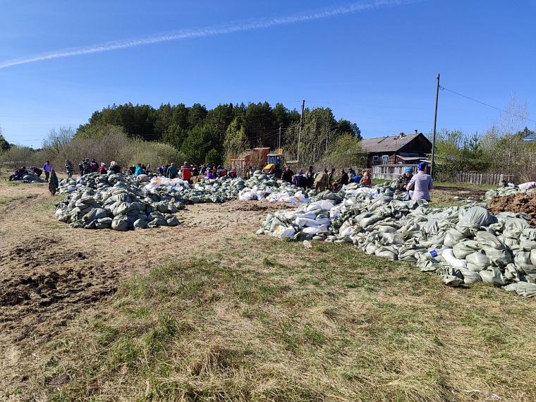 В Вагайском районе продолжается эвакуация населения и животных