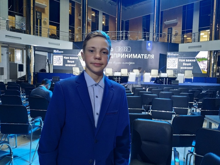 13-летний предприниматель из Голышманово уже два года выращивает бычков