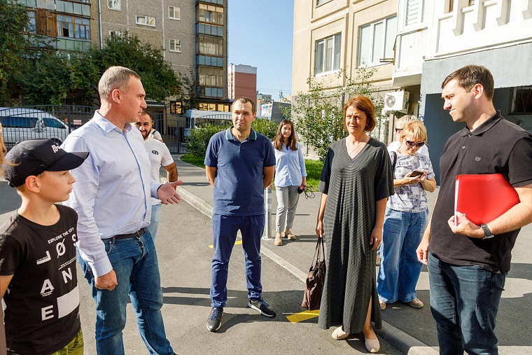 На улице Широтной в Тюмени благоустройство дворов идет с опережением графика