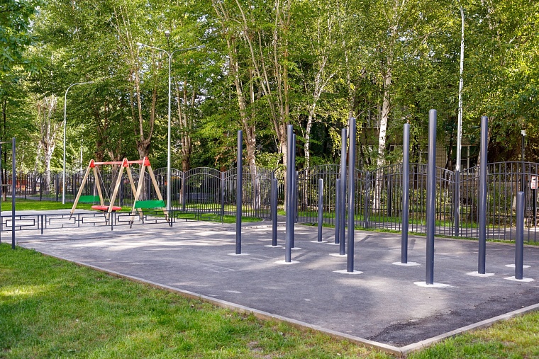 На улице Широтной в Тюмени благоустройство дворов идет с опережением графика