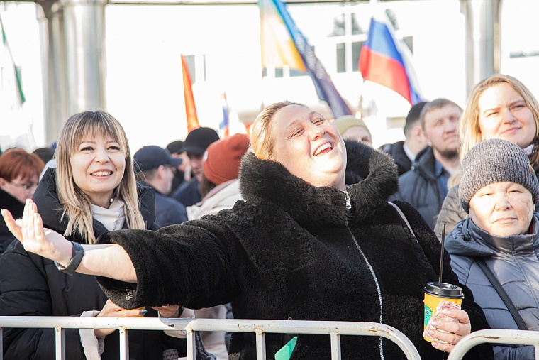 Крым – наш. В Тюмени прошел форум-концерт, посвященный 10-летию воссоединения. Фоторепортаж