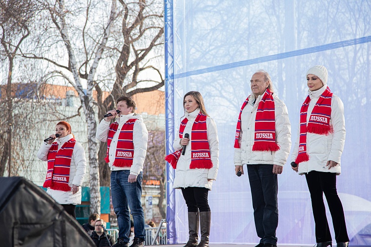 Крым – наш. В Тюмени прошел форум-концерт, посвященный 10-летию воссоединения. Фоторепортаж
