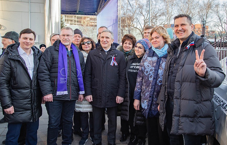 Крым – наш. В Тюмени прошел форум-концерт, посвященный 10-летию воссоединения. Фоторепортаж