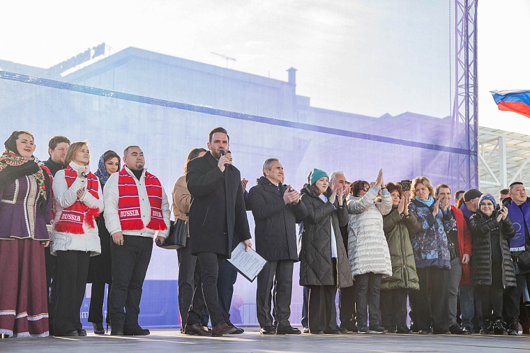 Крым – наш. В Тюмени прошел форум-концерт, посвященный 10-летию воссоединения. Фоторепортаж