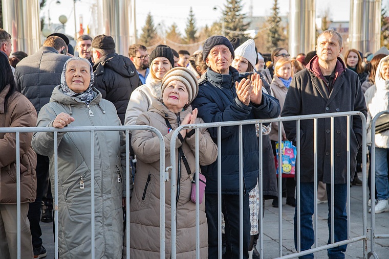 Крым – наш. В Тюмени прошел форум-концерт, посвященный 10-летию воссоединения. Фоторепортаж