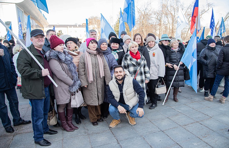 Крым – наш. В Тюмени прошел форум-концерт, посвященный 10-летию воссоединения. Фоторепортаж