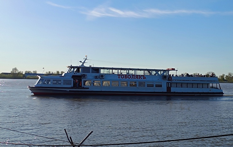 Повод остаться на ночь: в Тобольске открыли речные прогулки на теплоходе