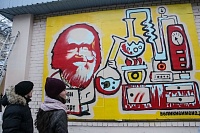 Граффити с Менделеевым исчезло со стены в Тюмени