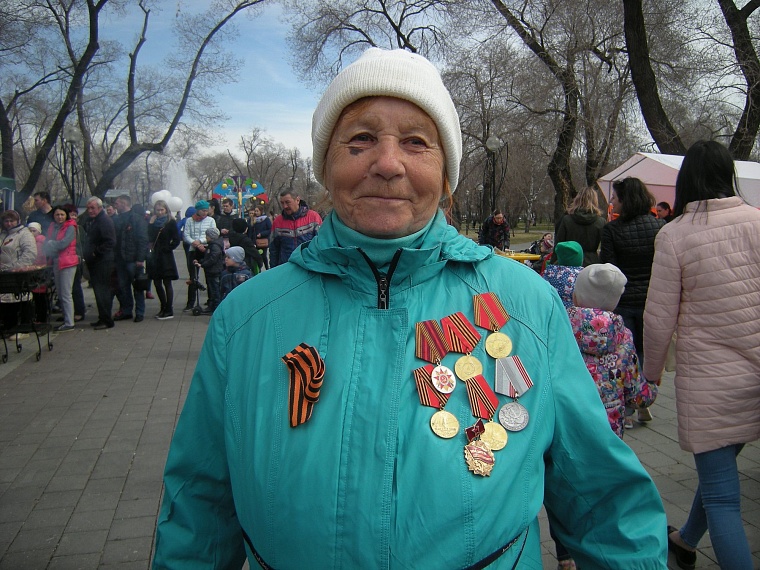 В Комсомольском сквере вспоминали тех, кто ковал Победу на фронте и в тылу