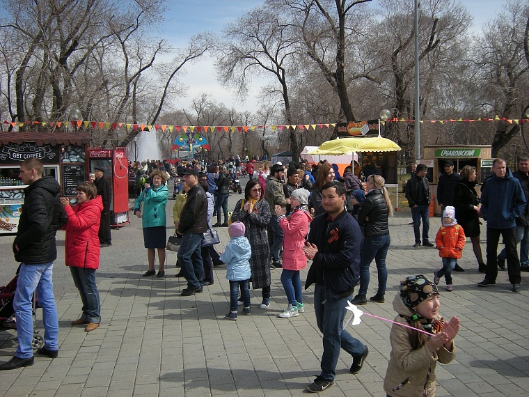 В Комсомольском сквере вспоминали тех, кто ковал Победу на фронте и в тылу