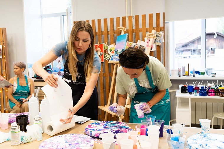 Рисуют все! Мастер-класс для преподавателей живописи прошел в Тобольске