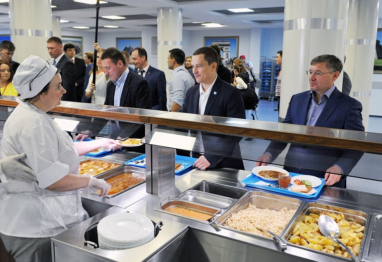 Якушев, Холманских и Поспелов пообщались с участниками форума «Утро-2015»