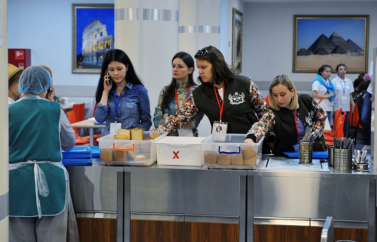 Якушев, Холманских и Поспелов пообщались с участниками форума «Утро-2015»