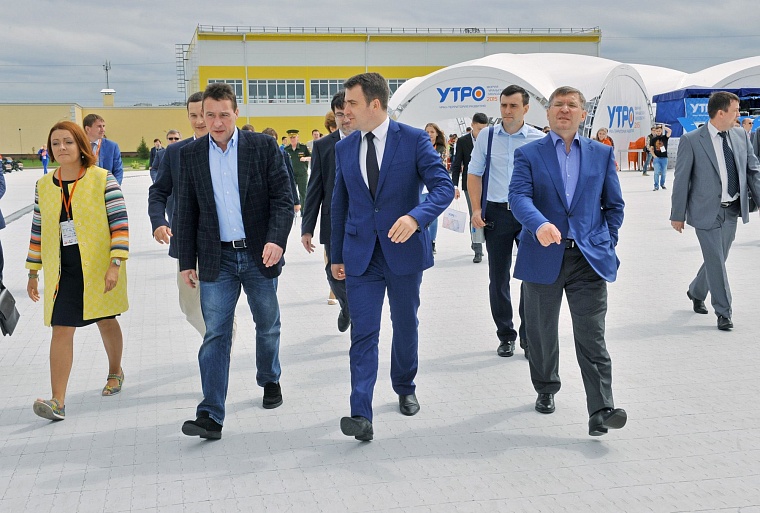 Якушев, Холманских и Поспелов пообщались с участниками форума «Утро-2015»