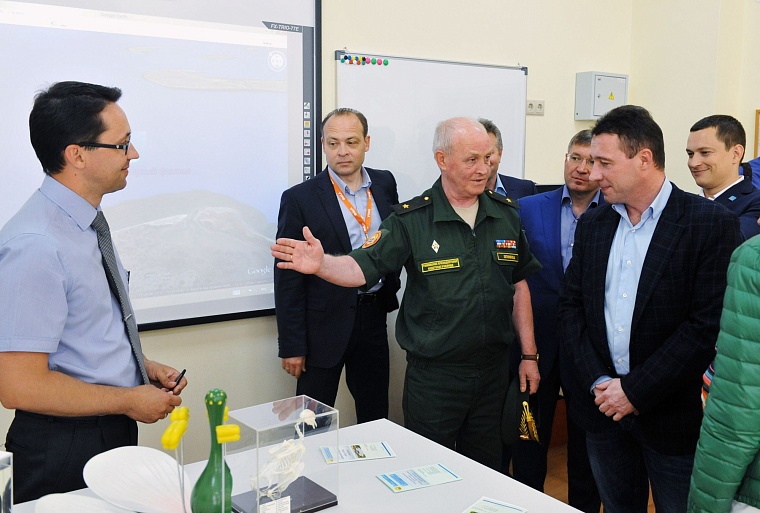 Якушев, Холманских и Поспелов пообщались с участниками форума «Утро-2015»