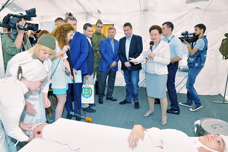 Якушев, Холманских и Поспелов пообщались с участниками форума «Утро-2015»