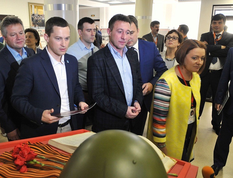 Якушев, Холманских и Поспелов пообщались с участниками форума «Утро-2015»