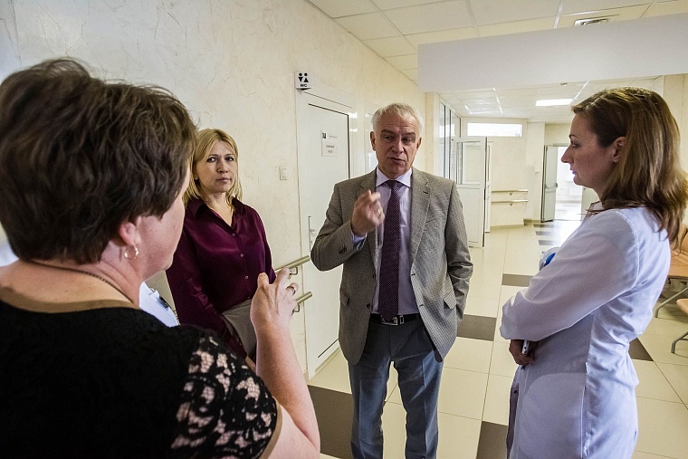 Главный специалист по профилактике Минздрава России проинспектировал тюменскую поликлинику