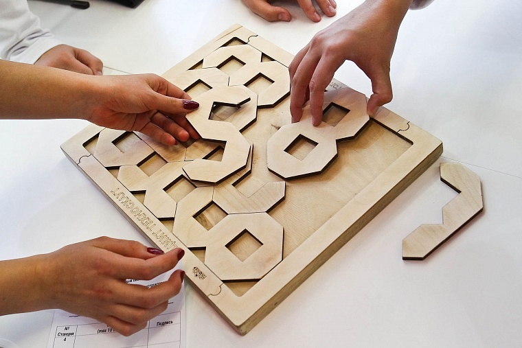 Талантливых школьников со всей России в Тюмени умоют нефтью