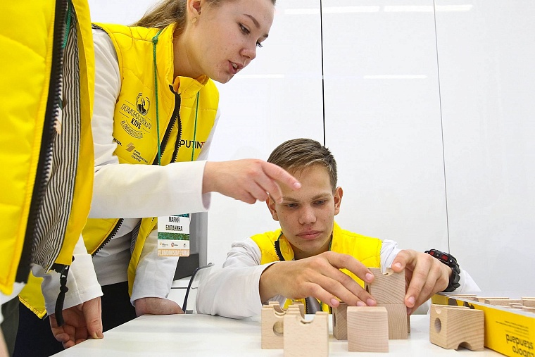 Талантливых школьников со всей России в Тюмени умоют нефтью