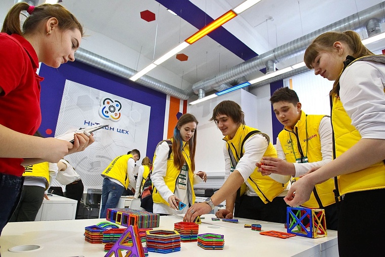 Талантливых школьников со всей России в Тюмени умоют нефтью