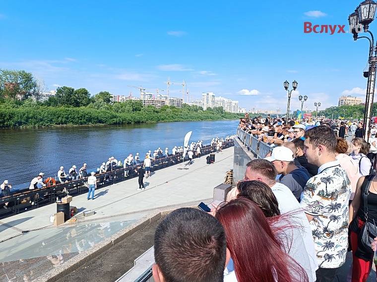 На тюменской набережной пожарили 438-метровый шашлык