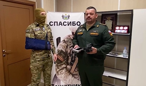 Тюменскому командиру подразделения ВДВ передали дрон для разведки