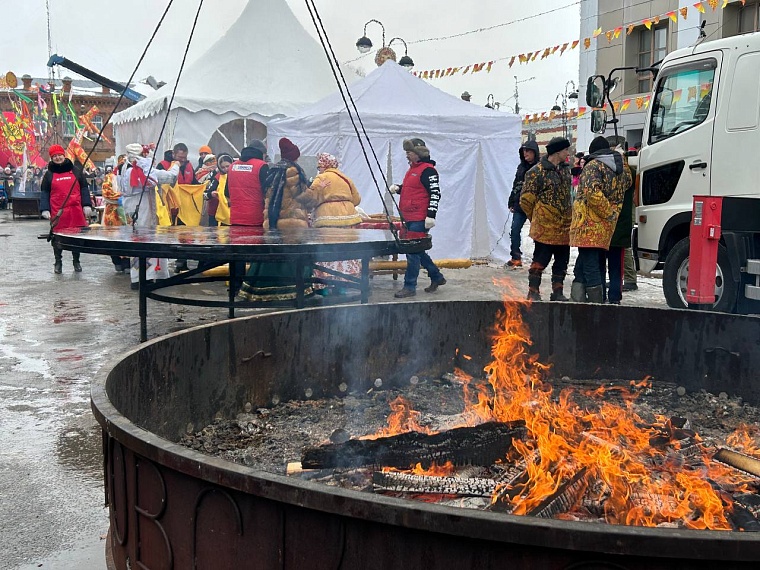 Рецепты с изюминкой: в Ялуторовске пекари сошлись в битве гигантских блинов
