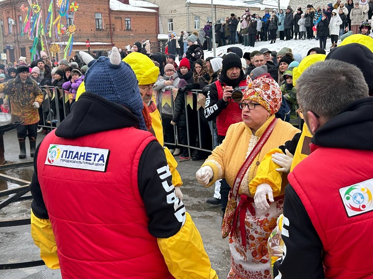 Рецепты с изюминкой: в Ялуторовске пекари сошлись в битве гигантских блинов