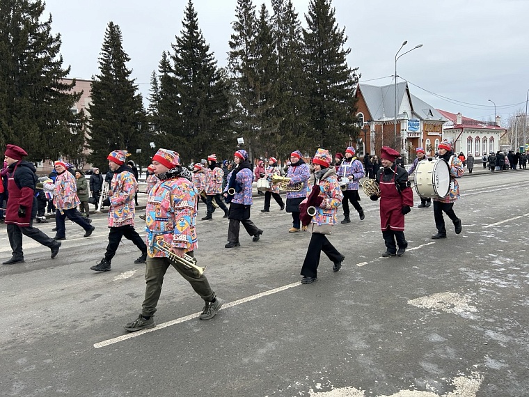 Рецепты с изюминкой: в Ялуторовске пекари сошлись в битве гигантских блинов