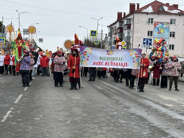Рецепты с изюминкой: в Ялуторовске пекари сошлись в битве гигантских блинов