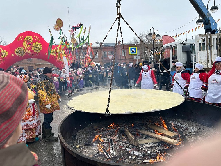 Рецепты с изюминкой: в Ялуторовске пекари сошлись в битве гигантских блинов