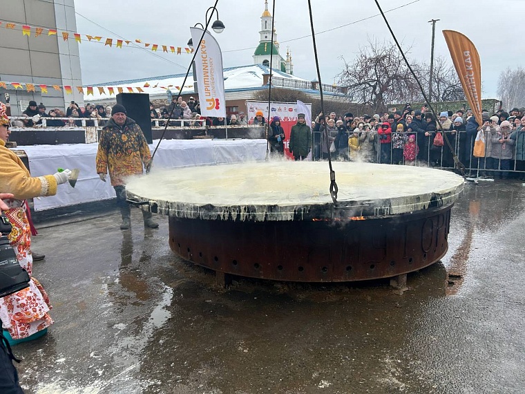 Рецепты с изюминкой: в Ялуторовске пекари сошлись в битве гигантских блинов