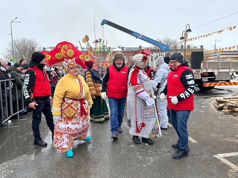 Рецепты с изюминкой: в Ялуторовске пекари сошлись в битве гигантских блинов